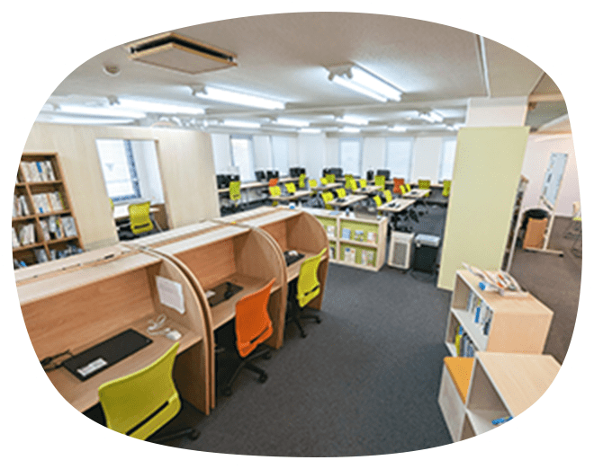 事業所がリニューアル！広々とした空間で、自分のペースで学習できます♪